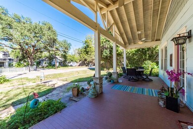 413 W Sidnor St, Alvin, TX 77511 - photo 2