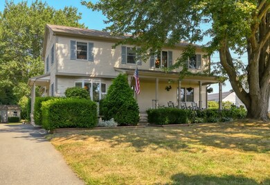 11 Chestnut Hill Rd, Middletown, RI 02842 - photo 2