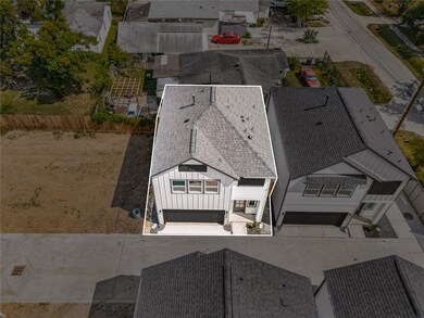 243 Rebecca St unit E, Houston, TX 77022 - photo 2