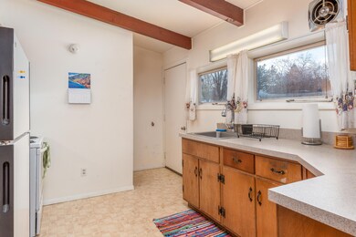 14 Traverse Street, Rockland - Hang Your