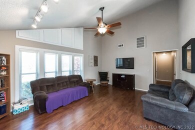 3821 S Narcissus Ave, Broken Arrow, OK 74011 - photo 7