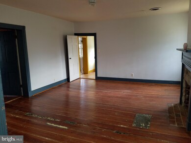 19311 Jamestown Dr, Hagerstown, MD 21742 - photo 7