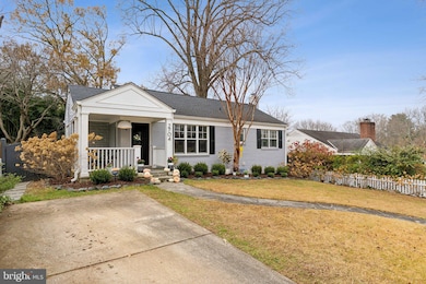 2704 Ross Rd, Chevy Chase, MD 20815 - photo 2