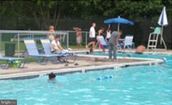 4181 Pleasant Meadow Ct unit 100F, Chantilly, VA 20151 - photo 2