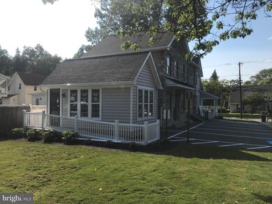 400 W Wayne Ave unit 2, Wayne, PA 19087 - photo 3