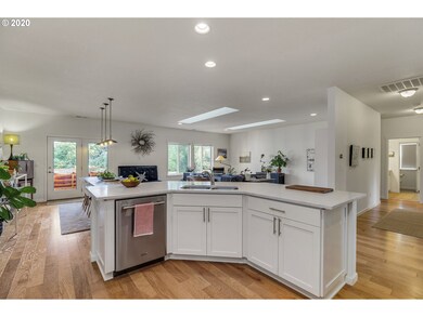 516 E Main St, Carlton, OR 97111 - photo 7