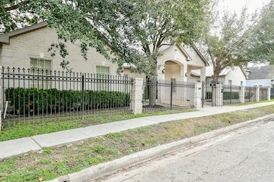 404 Moss St, Houston, TX 77009 - photo 4