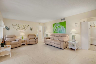 122 Lake Pine Cir unit A-1, Greenacres, FL 33463 - photo 3