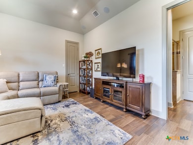 121 Pond View, Spring Branch, TX 78070 - photo 5