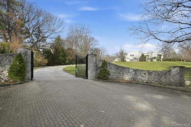 1 Private Ln, Glen Head, NY 11545 - photo 2