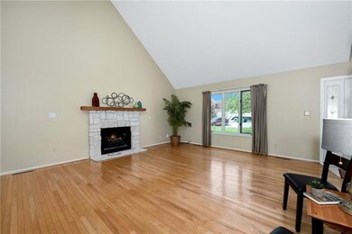 211 SW Seagull Ct, Lees Summit, MO 64082 - photo 4