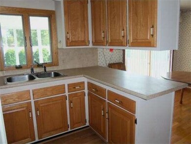 223 Asselin St, Chicopee, MA 01020 - photo 6