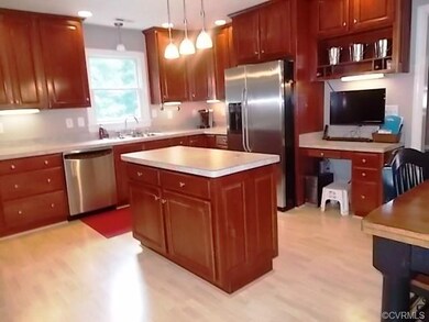 Gourmet Kitchen, Built-in desk,Stainless Steel App