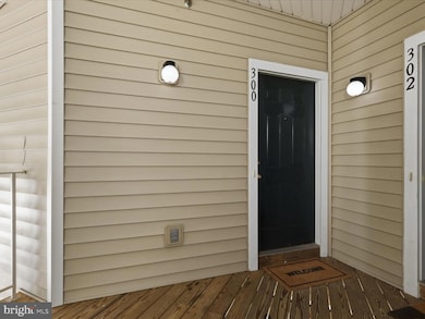 21855 Locomotive Terrace unit 300, Sterling, VA 20166 - photo 3