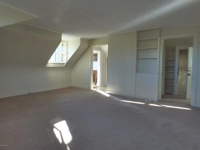 Living Room w/Built-ins