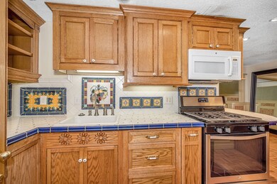 381 Hildreth St unit 203, Lowell, MA 01850 - photo 4