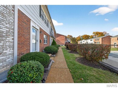 2550 Grayland Walk, Saint Louis, MO 63129 - photo 5