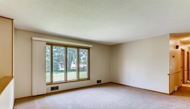 1820 Gladview Ln, Maple Plain, MN 55359 - photo 2