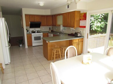 EAT-IN KITCHEN - 1.