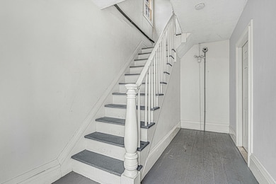 118 Maxfield St unit 1, New Bedford, MA 02740 - photo 2