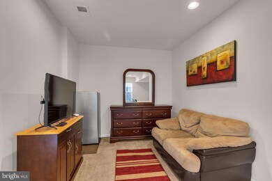 22900 Chestnut Oak Terrace, Sterling, VA 20166 - photo 4