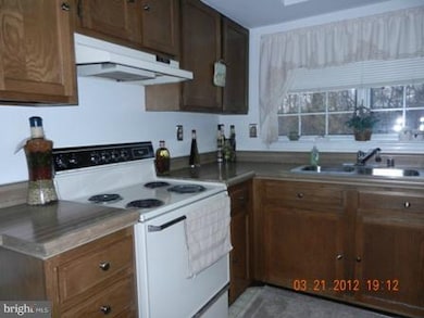 12233 Stevenson Ct, Woodbridge, VA 22192 - photo 6