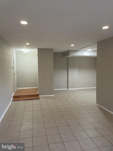 452 Girard St unit 349 / T-4, Gaithersburg, MD 20877 - photo 6