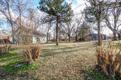 624 W Johnson St, Denison, TX 75020 - photo 2