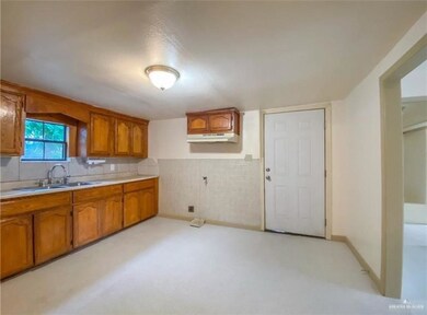 522 E Villegas Ave, Pharr, TX 78577 - photo 5