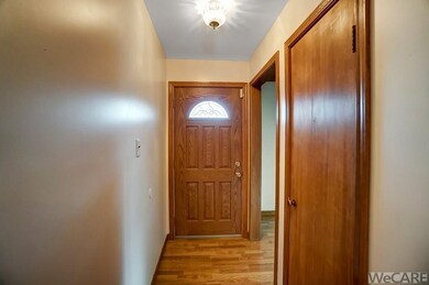 519 S Wagner Ave, Wapakoneta, OH 45895 - photo 4