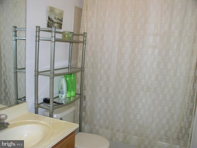 20829 Shamrock Glen Cir, Germantown, MD 20874 - photo 4