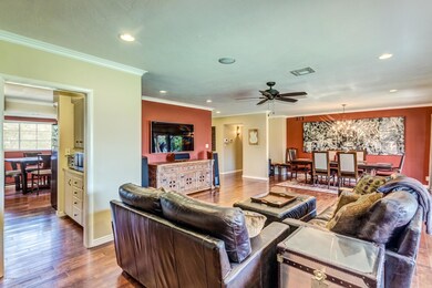 LIVING/DINING