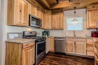 Nice stainless steel appliance package, plenty of 