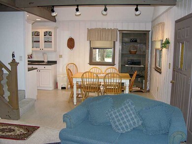 Dining Room. Fresh paint throughout