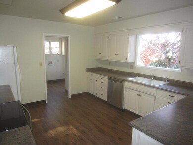 205 NW Savage St, Grants Pass, OR 97526 - photo 7