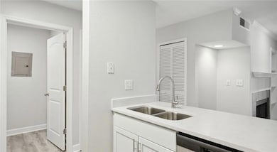 100 Pinhurst Dr unit 125L, Atlanta, GA 30339 - photo 3