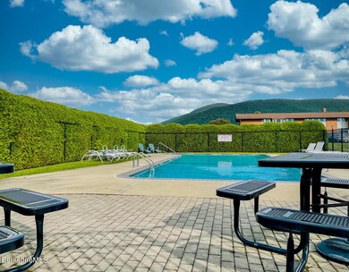 Complex pool