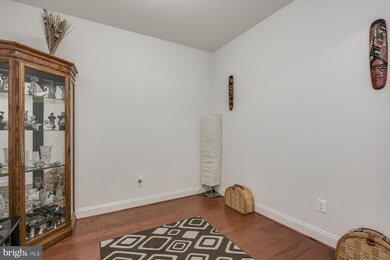 8612 Wintergreen Ct unit 301, Odenton, MD 21113 - photo 2