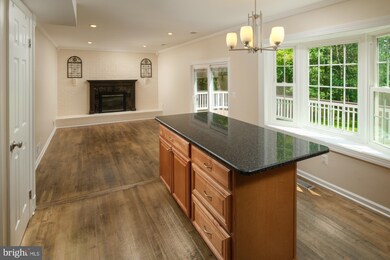 2301 Shawn Ct, Dunn Loring, VA 22027 - photo 4