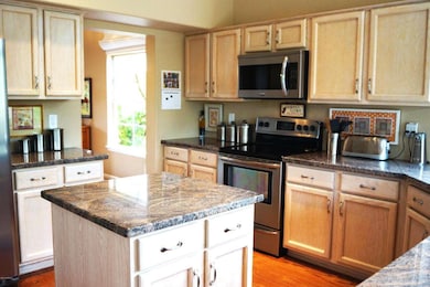 Kitchen Island (2)