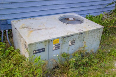 05 - Trane AC unit