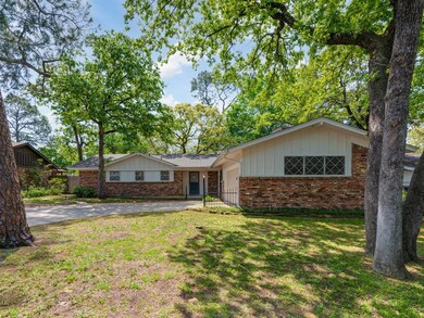 729 W Cheryl Ave, Hurst, TX 76053 - photo 3