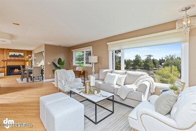 10-Living Room 20220608-DW-6280
