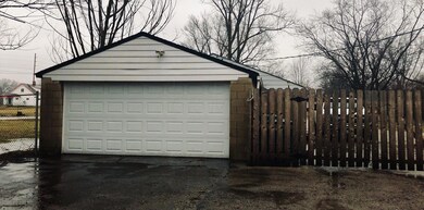 Detached garage