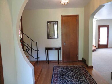 Entry/Foyer.