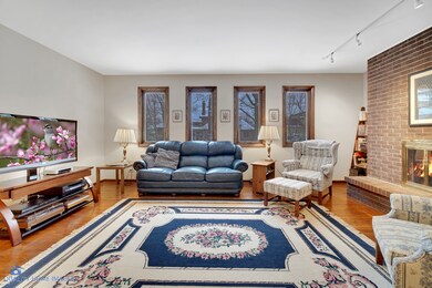 995 Prairie Ave, Naperville, IL 60540 - photo 2