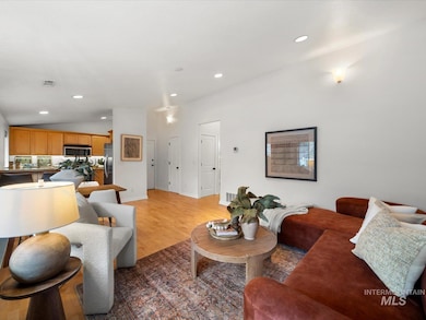 213 W Village Ln, Boise, ID 83702 - photo 4