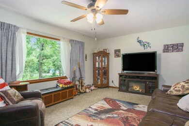 75 Beeson living room