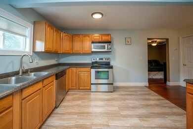 8 Foss St, Westfield, MA 01085 - photo 4
