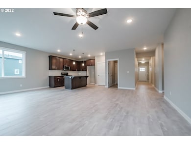 588 NE Evergreen Ave, Dallas, OR 97338 - photo 4